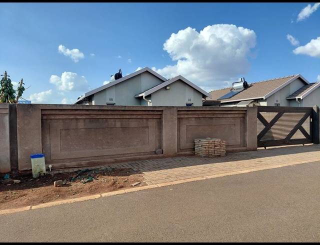 3 BEDROOM HOUSE FOR SALE IN ROSSLYN
